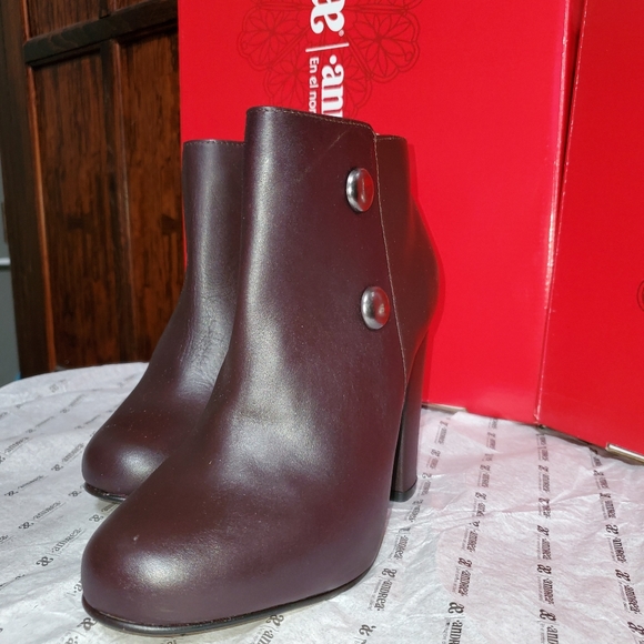 Andrea Burgundy booties - Picture 2 of 6
